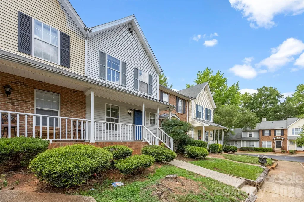 6404 Windsor Gate Lane Charlotte NC 28215