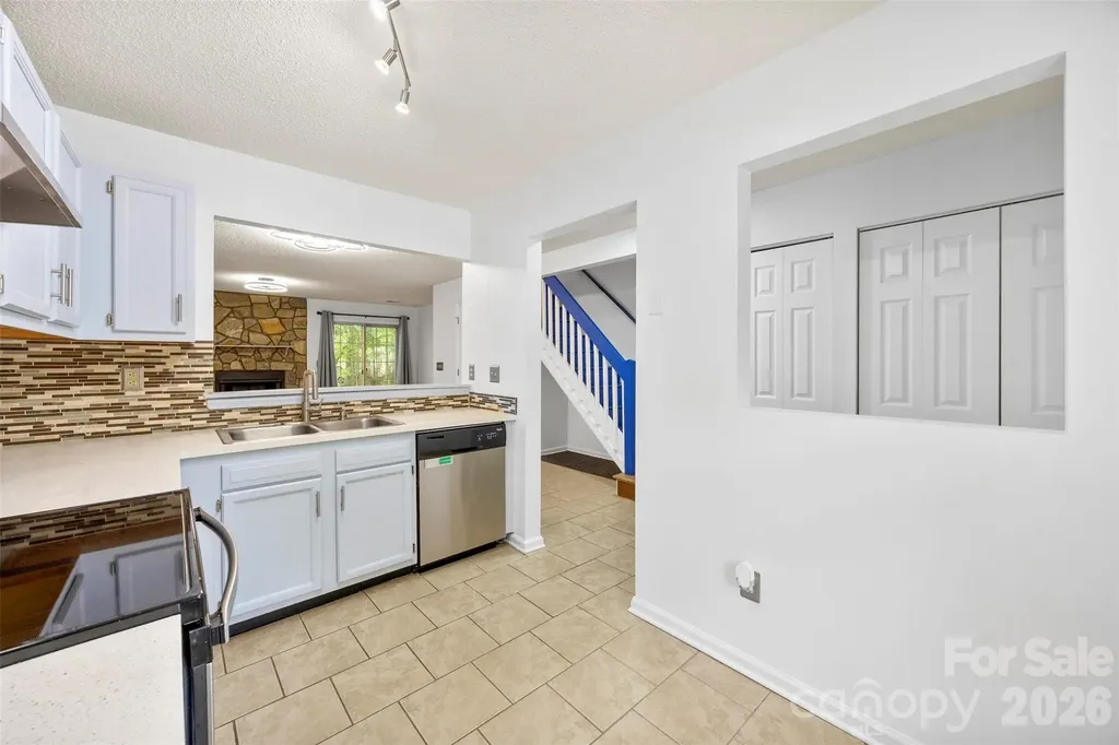 6404 Windsor Gate Lane Charlotte NC 28215