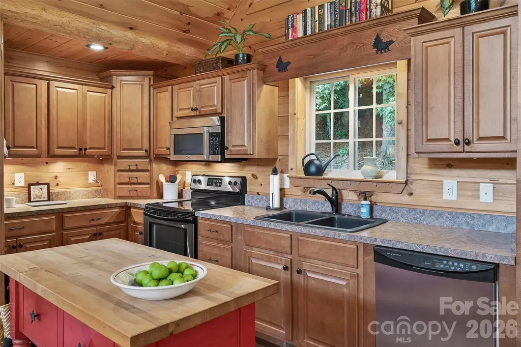 243 Riversound Village Hayesville NC 28904