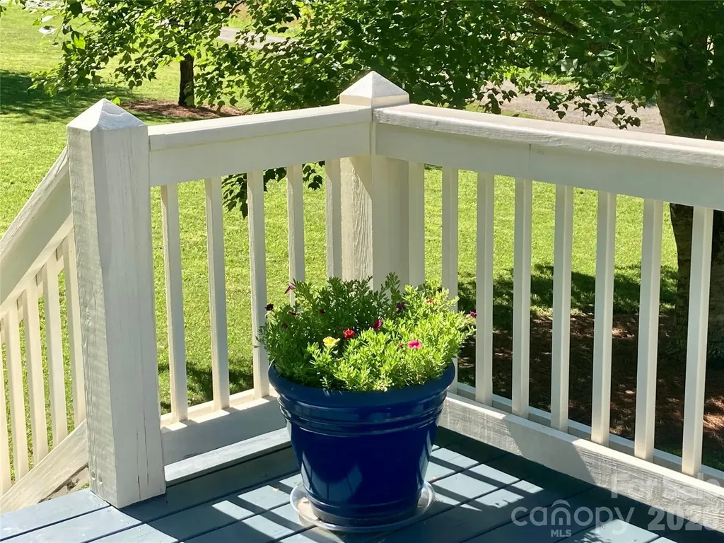 243 Riversound Village Hayesville NC 28904