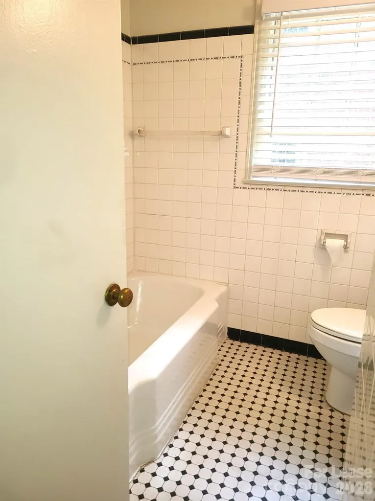 2245 Crescent Avenue Charlotte NC 28207