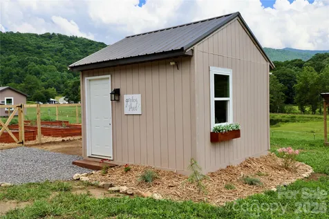 793 State Highway 197 South Burnsville NC 28714