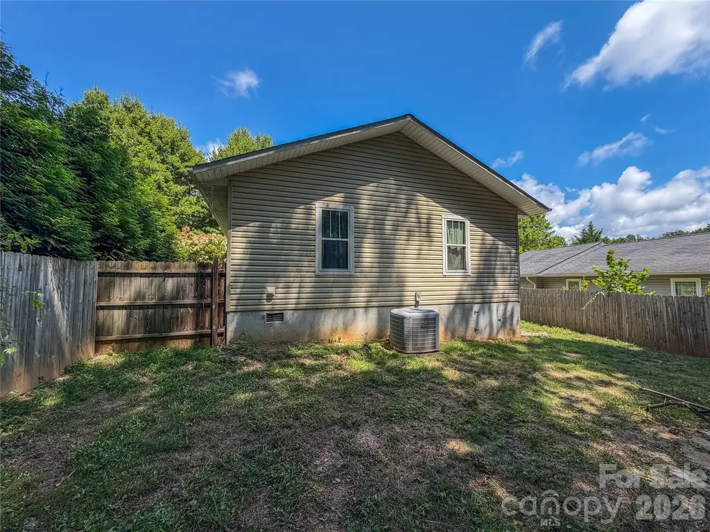 5 Springmill Drive Asheville NC 28806