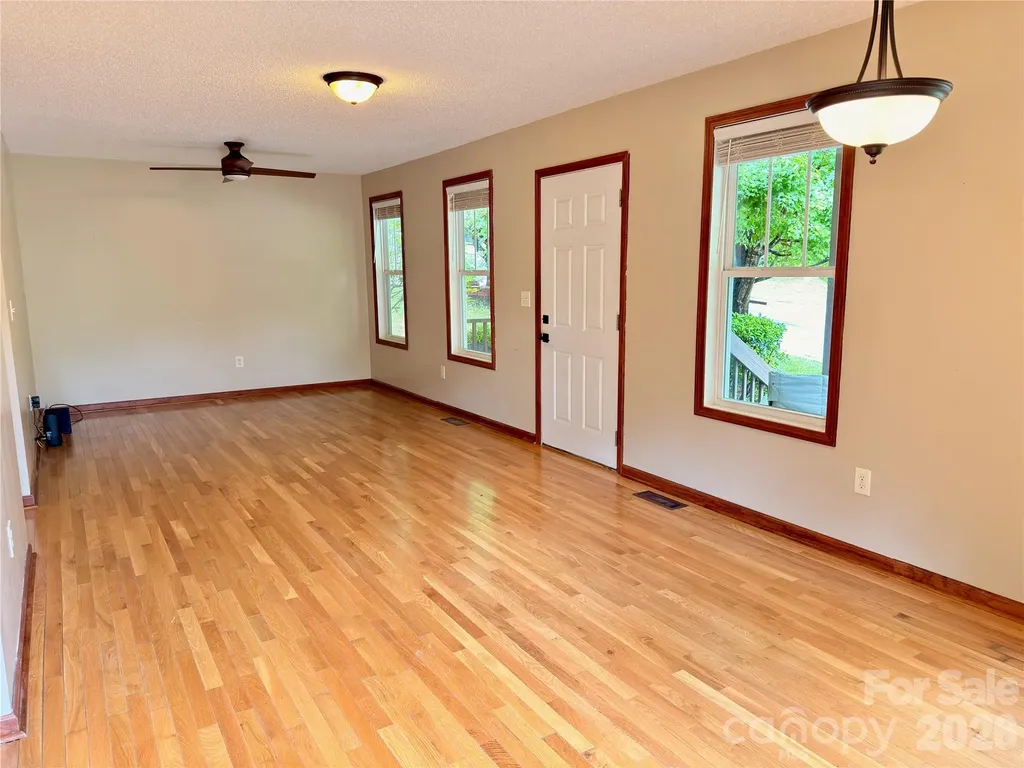 5 Springmill Drive Asheville NC 28806