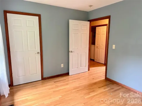 5 Springmill Drive Asheville NC 28806
