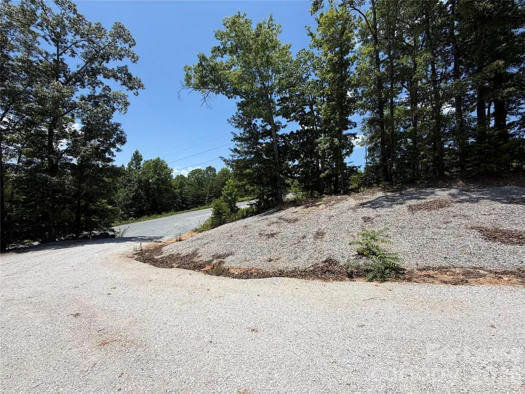 11058 Us 221 Highway Marion NC 28752