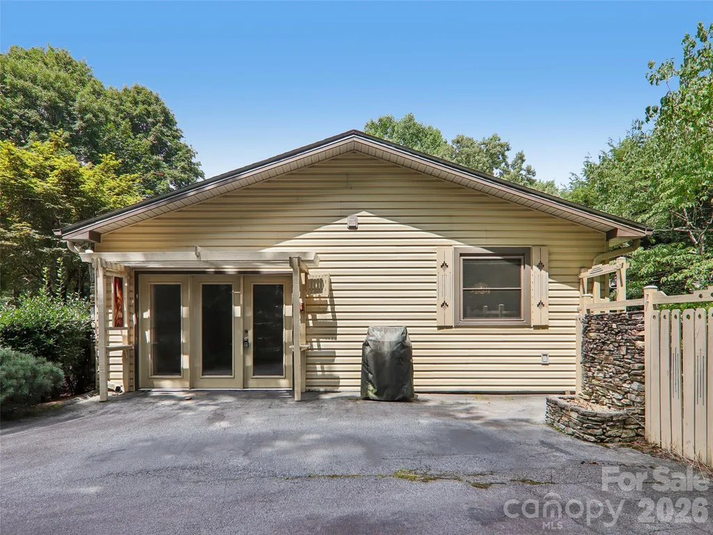 1 Bridle Path Court Hendersonville NC 28791