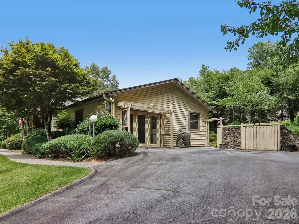 1 Bridle Path Court Hendersonville NC 28791