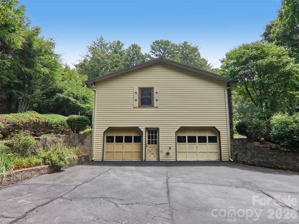 1 Bridle Path Court Hendersonville NC 28791