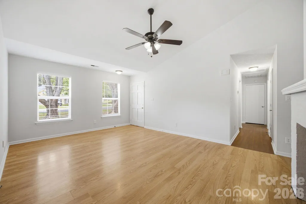 8313 Houndstooth Drive Charlotte NC 28227