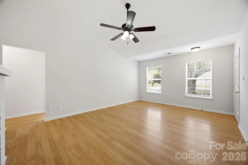 8313 Houndstooth Drive Charlotte NC 28227