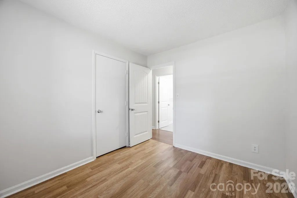 8313 Houndstooth Drive Charlotte NC 28227