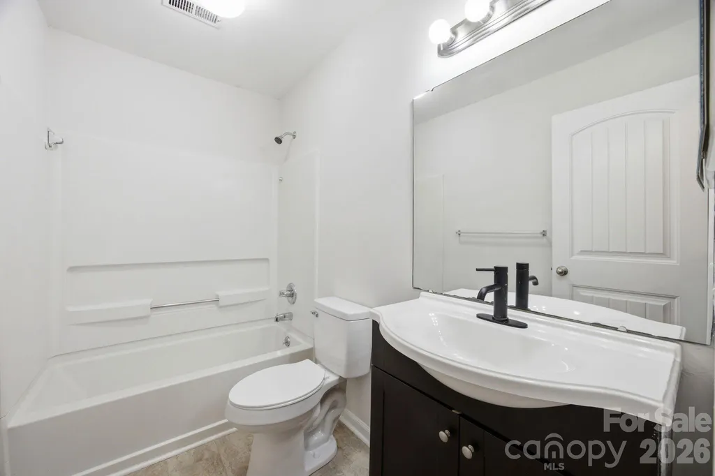 8313 Houndstooth Drive Charlotte NC 28227
