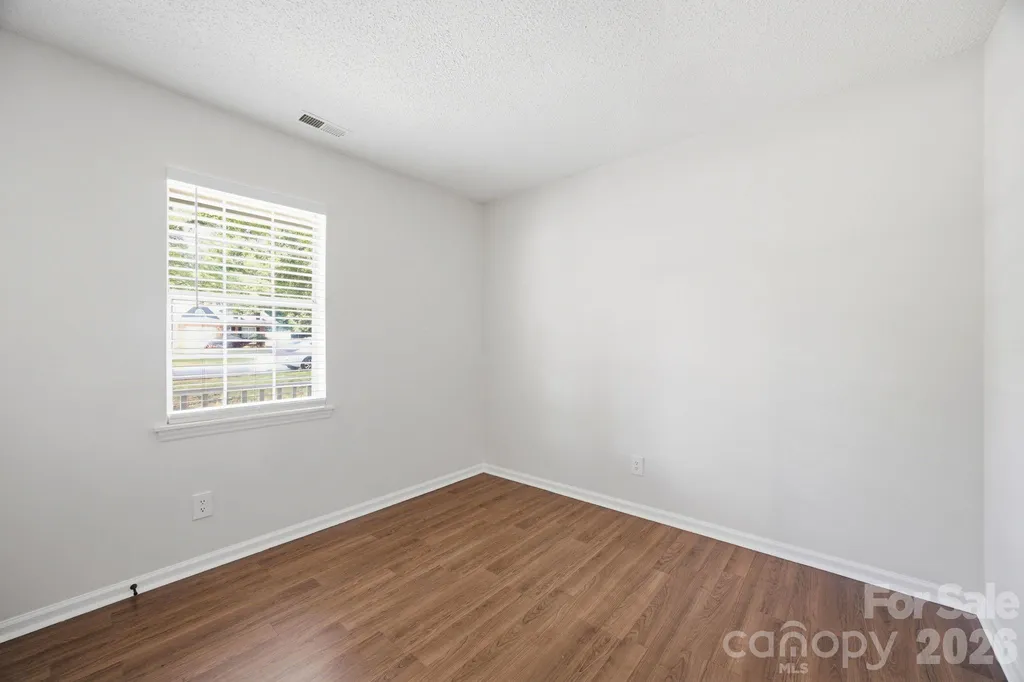 8313 Houndstooth Drive Charlotte NC 28227