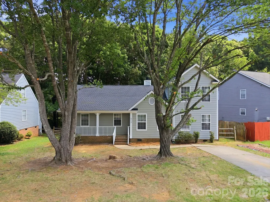 8313 Houndstooth Drive Charlotte NC 28227