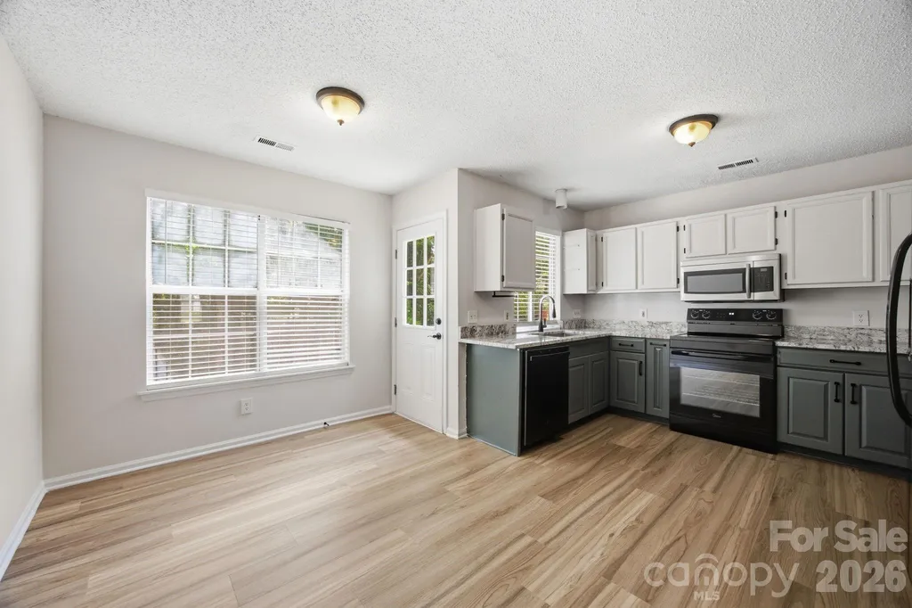 8313 Houndstooth Drive Charlotte NC 28227