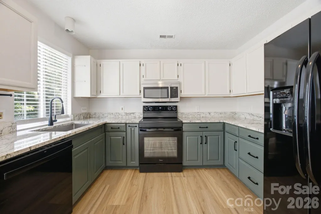 8313 Houndstooth Drive Charlotte NC 28227