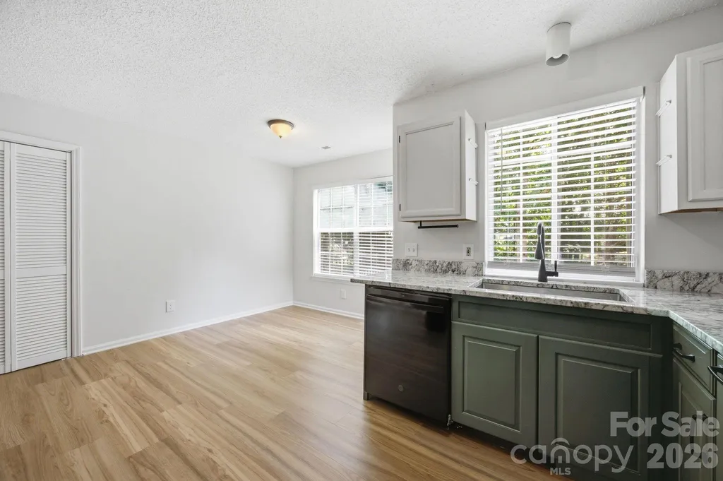8313 Houndstooth Drive Charlotte NC 28227