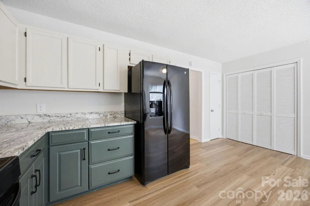 8313 Houndstooth Drive Charlotte NC 28227