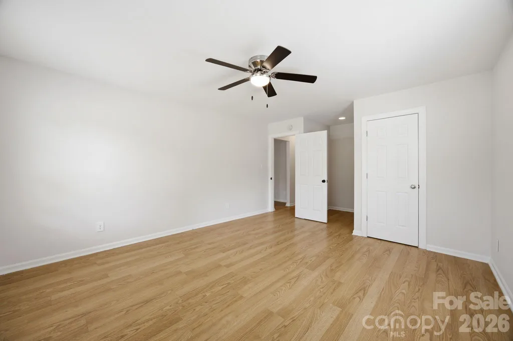 8313 Houndstooth Drive Charlotte NC 28227