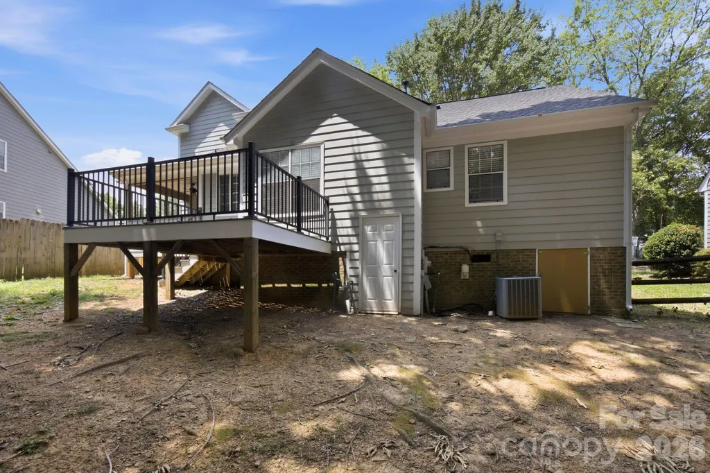 8313 Houndstooth Drive Charlotte NC 28227
