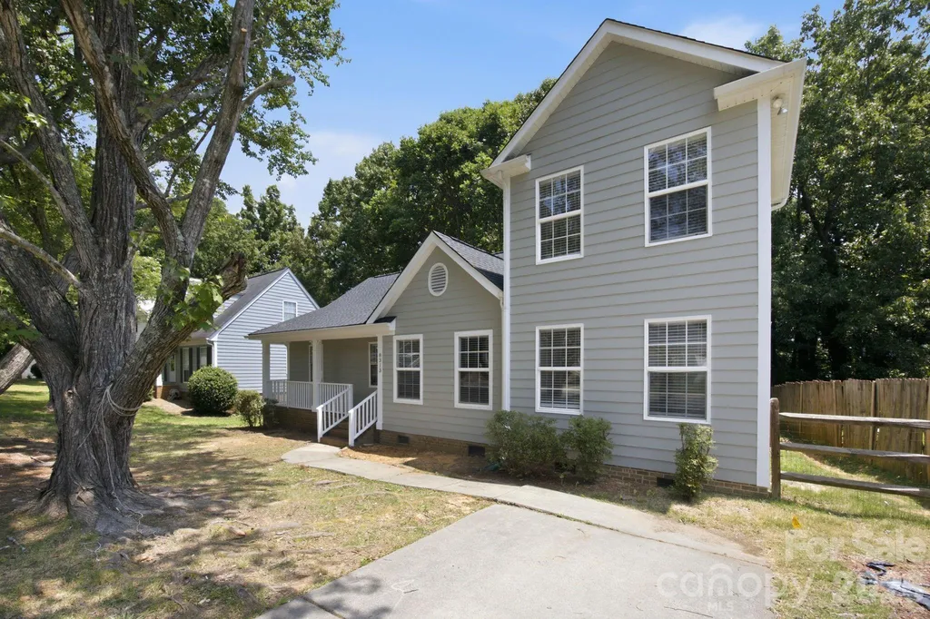 8313 Houndstooth Drive Charlotte NC 28227