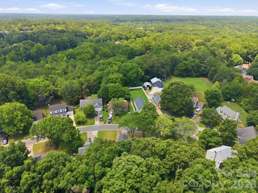 8313 Houndstooth Drive Charlotte NC 28227