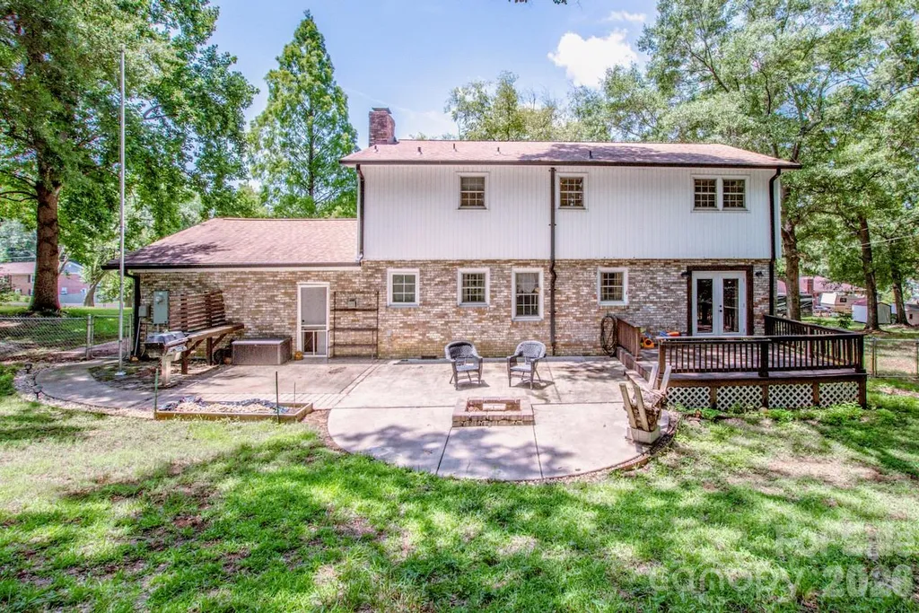 734 Willow Lane Harrisburg NC 28075