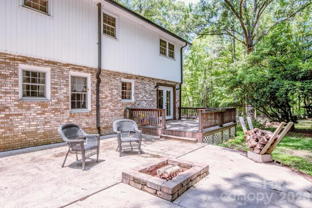 734 Willow Lane Harrisburg NC 28075