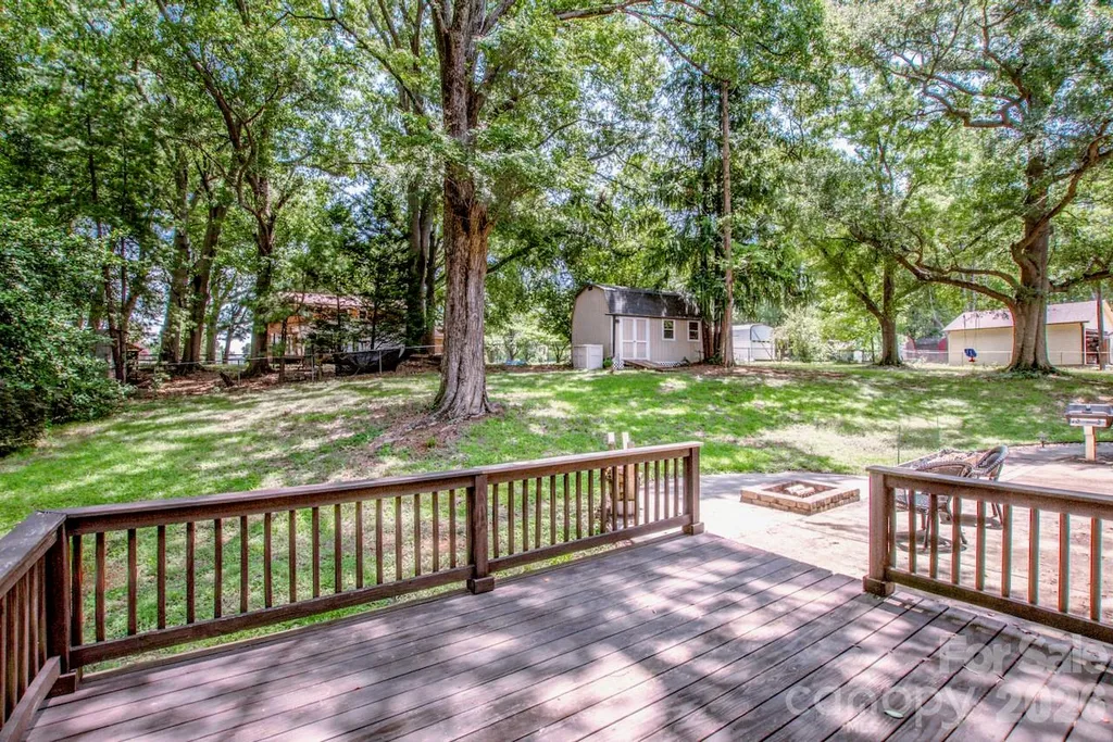 734 Willow Lane Harrisburg NC 28075