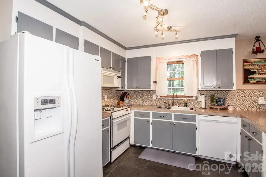 734 Willow Lane Harrisburg NC 28075