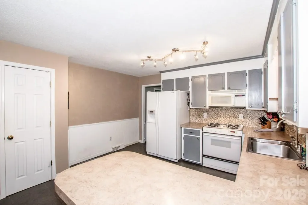 734 Willow Lane Harrisburg NC 28075