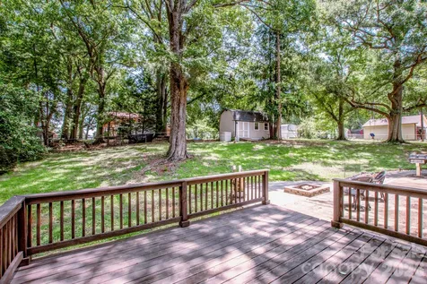734 Willow Lane Harrisburg NC 28075