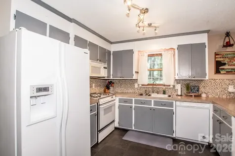 734 Willow Lane Harrisburg NC 28075