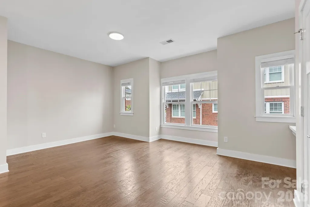 129 Grandin Road Charlotte NC 28208