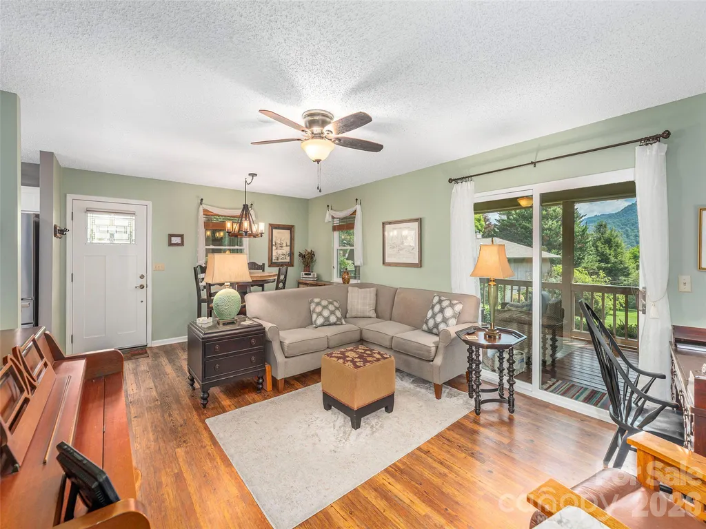323 Hawks Crest Drive Waynesville NC 28786