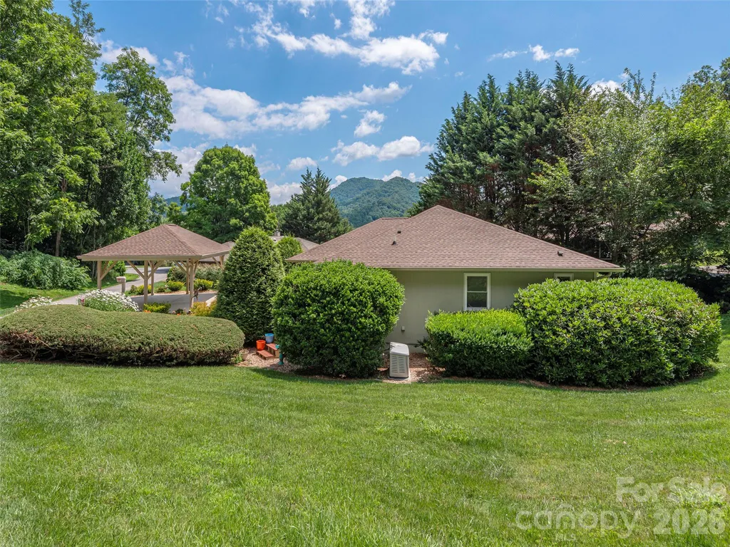 323 Hawks Crest Drive Waynesville NC 28786