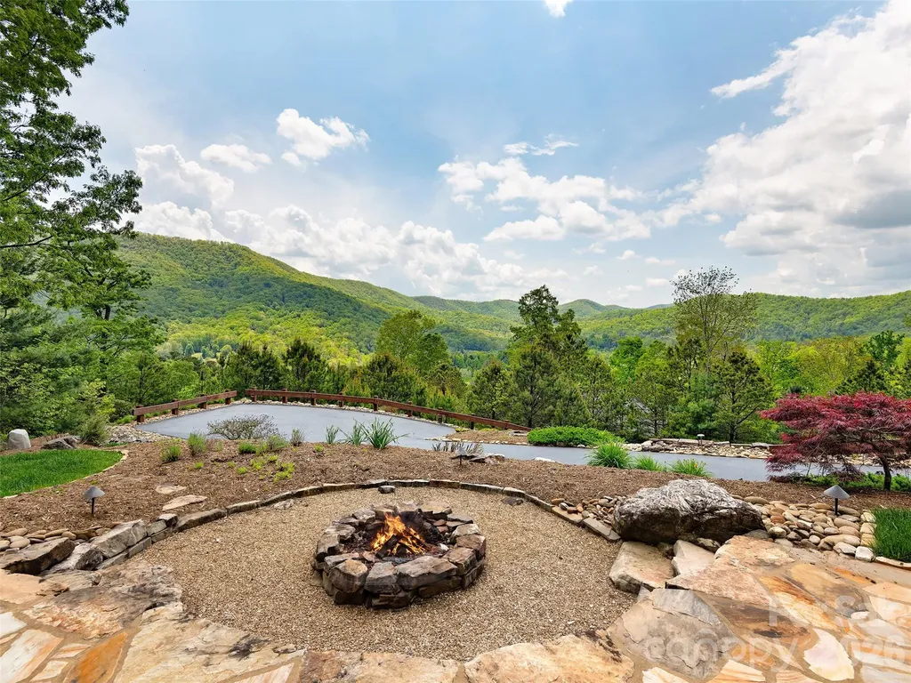 91 Watershed Way Horse Shoe NC 28742