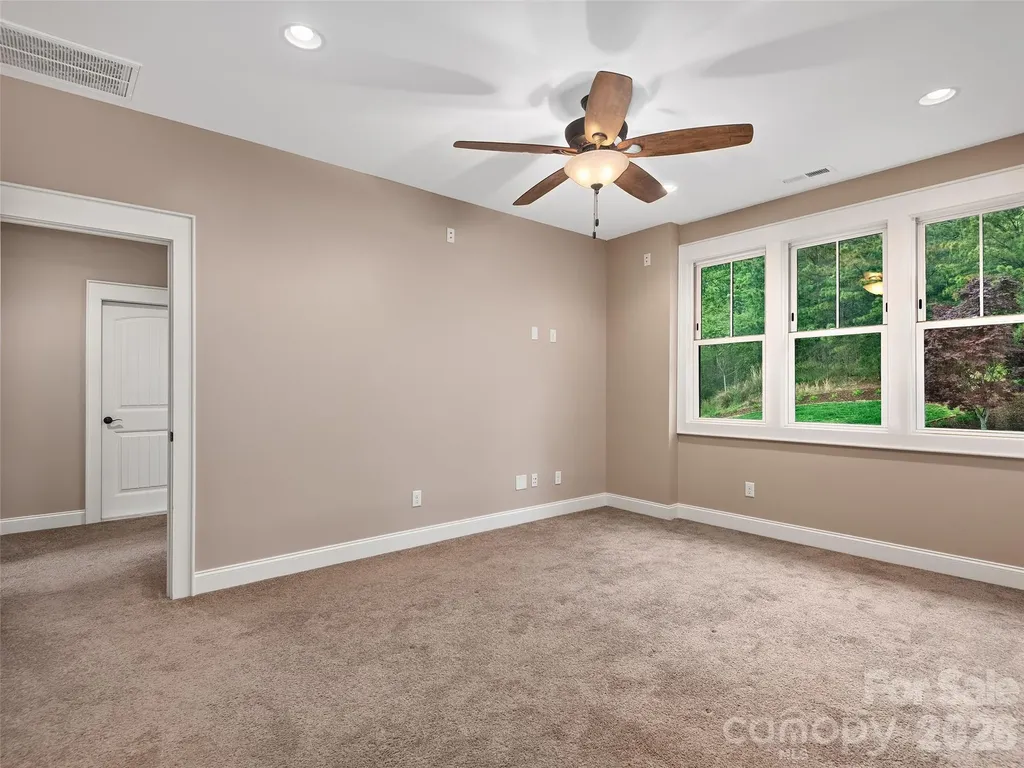 91 Watershed Way Horse Shoe NC 28742