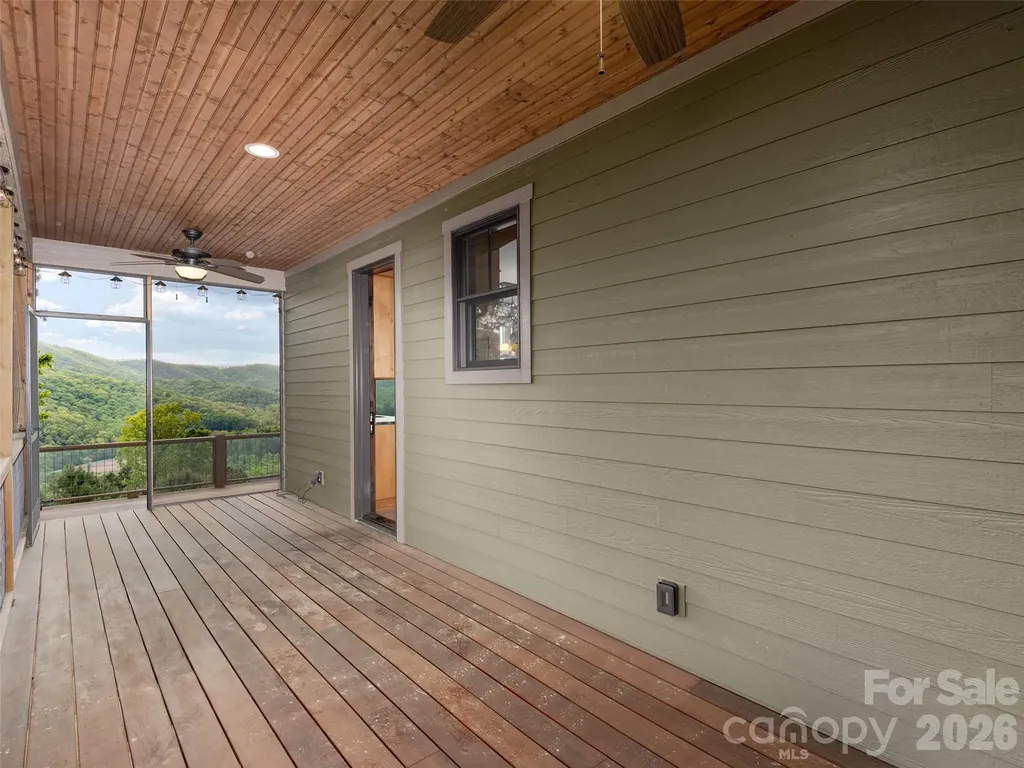 91 Watershed Way Horse Shoe NC 28742