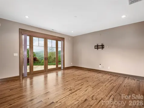 91 Watershed Way Horse Shoe NC 28742