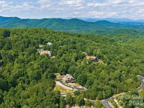 91 Watershed Way Horse Shoe NC 28742