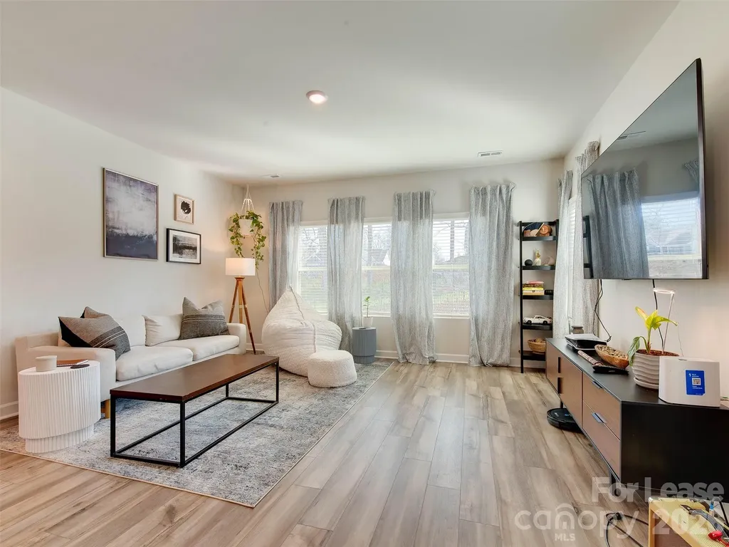 4009 Woodland View Drive Charlotte NC 28215