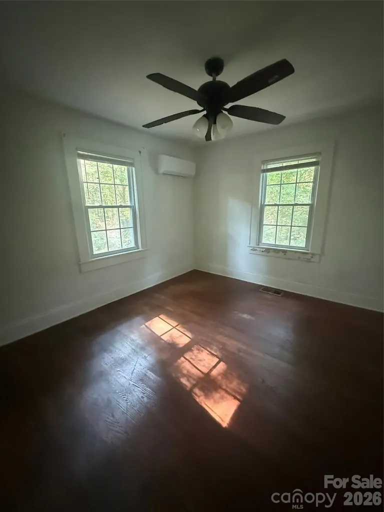112 10th Avenue SE Hickory NC 28602
