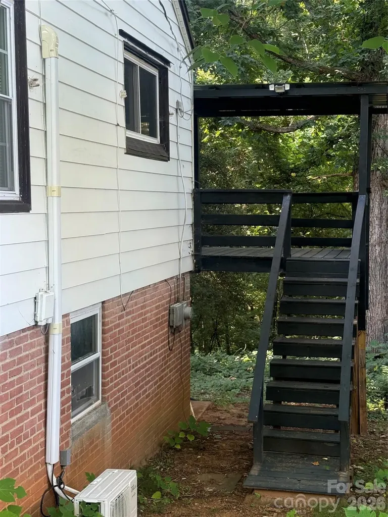 112 10th Avenue SE Hickory NC 28602