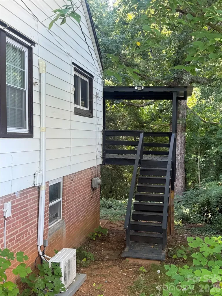 112 10th Avenue SE Hickory NC 28602