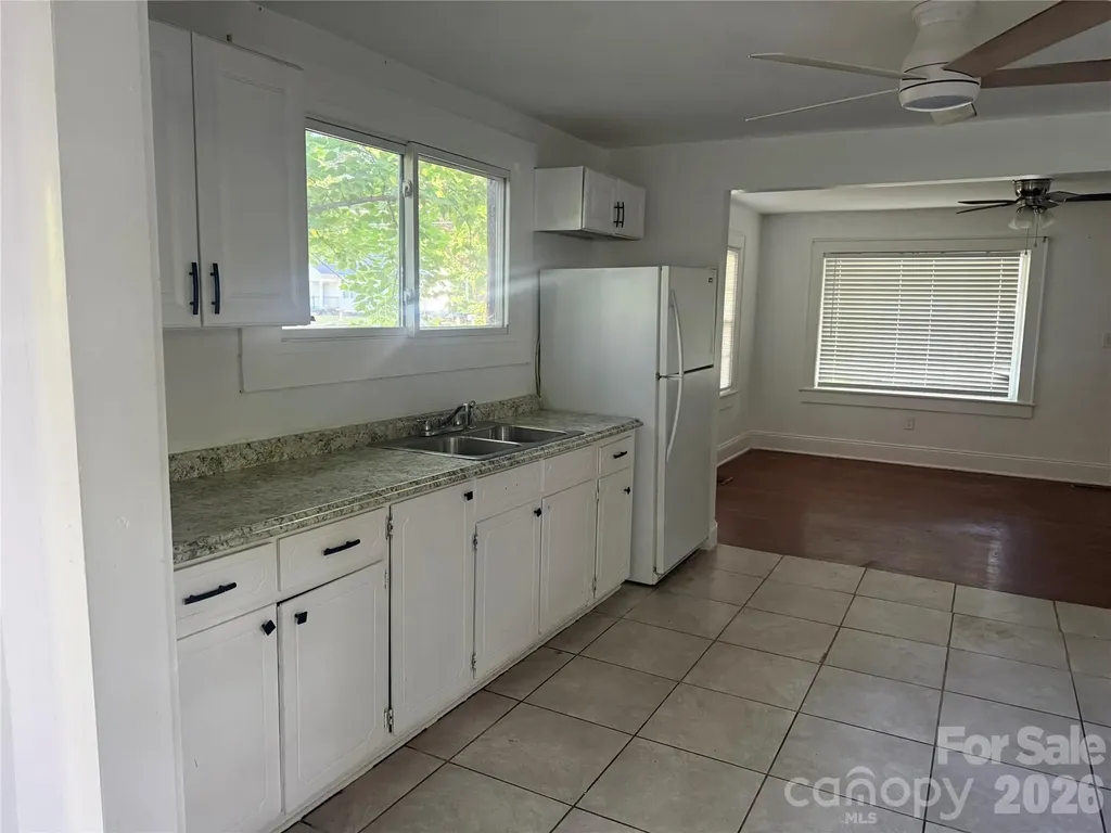112 10th Avenue SE Hickory NC 28602