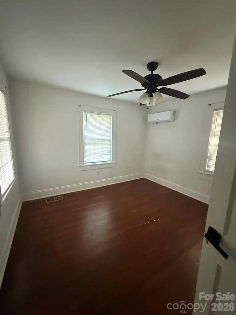 112 10th Avenue SE Hickory NC 28602