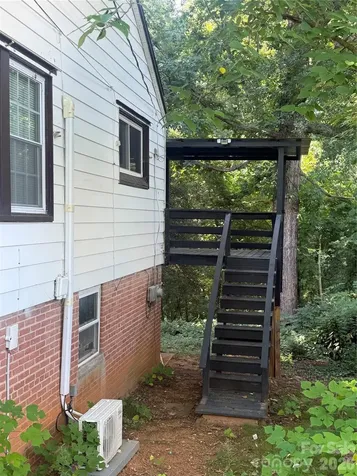 112 10th Avenue SE Hickory NC 28602