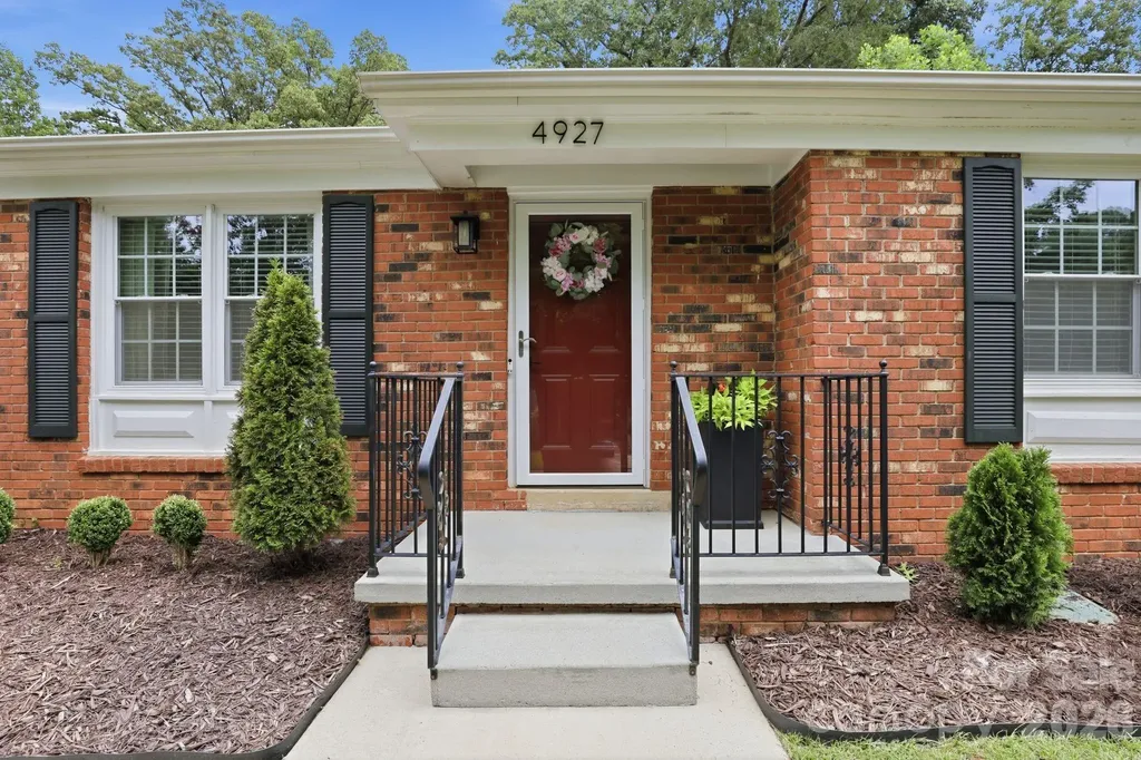 4927 Farm Pond Lane Charlotte NC 28212